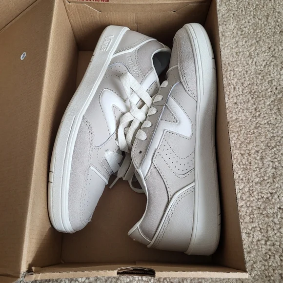 Baskets Vans Lowland CC Jump R Court - Blanc, Toile Et Cuir, Semelle Vulcanisée - Fabriqué Au Cambodge